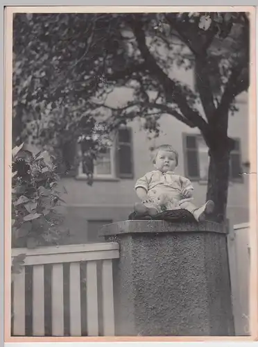 (F7685) Orig. Foto Ludwigsburg, Silcherstraße 13, Kind Hans a. Säule a. Eingang,