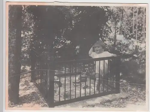 (F7683) Orig. Foto Ludwigsburg, Baby Hans im Garten Silcherstr. 13, Laufgestell,