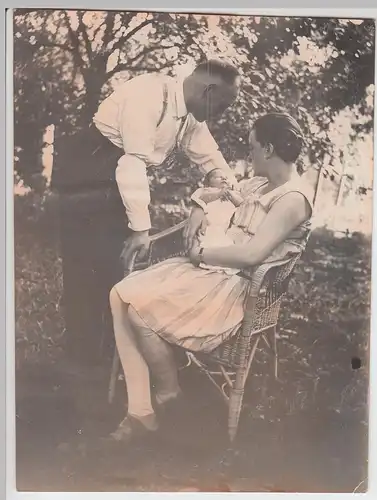 (F7669) Orig. Foto junges Paar mit Baby Hans, Ludwigsburg Silcherstraße 13, 1.9.