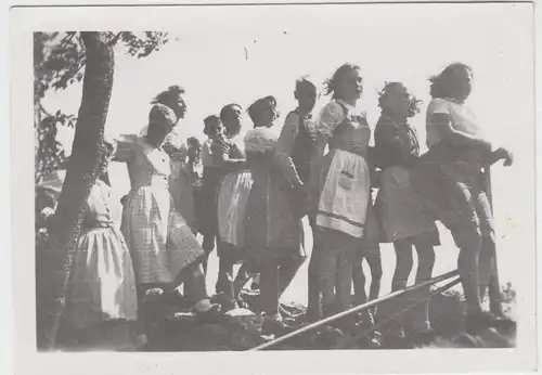 (F7637) Orig. Foto Mädchen / Frauen-Gruppe bei der Ruine Wielandstein (Lenningen