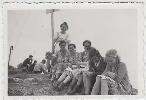 (F7546) Orig. Foto Nebelhorn, Mädchen auf Ferienreise 1942, am Gipfelkreuz