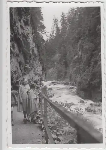 (F7541) Orig. Foto Mädchen in der Breitachklamm, Ferienreise 1942