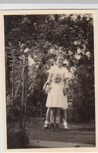 (F7490) Orig. Foto Frau mit Mädchen im Freien, 1938