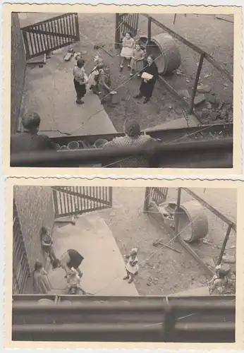 (F7489) 2x Orig. Foto Kinder spielen im Hof, Blick vom Fenster, 1938