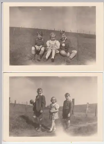 (F7460) 2x Orig. Foto Kinder mit Ball auf Wiese, 1930er