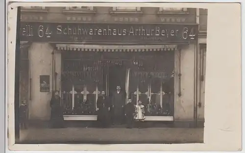 (F7449) Orig. Foto Schuhwarenhaus Arthur Bayer i.d. Nr. 64, unbek. Ort um 1910