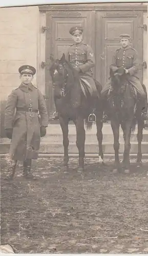 (F7446) Orig. Foto Hofgeismar, berittene Soldaten vor Gebäude, 1914-18