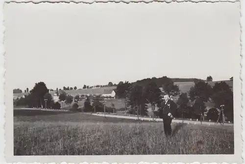 (F7420) Orig. Foto Hirzenhain im Dietzhölztal, Mann auf Wiese, 21./22.7.1936