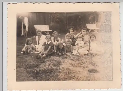 (F7398) Orig. Foto Frauen und Kinder im Freien, Gruppenforo um 1937