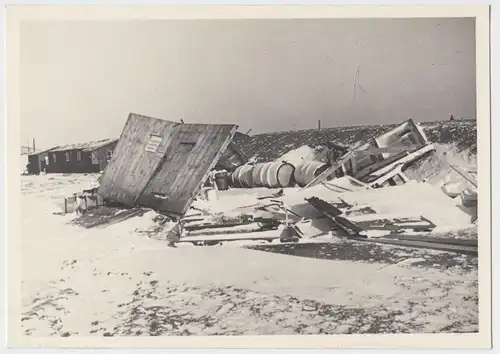 (F7324) Orig. Foto Baustelle der Firma Thosti, eingefallenes Lagerhäuschen, Bara