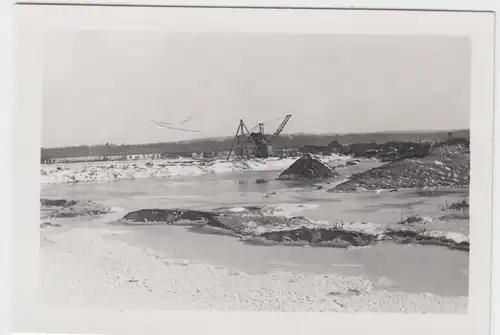 (F7318) Orig. Foto Baustelle der Firma Thosti, Kran a. Schienen, Gegengewicht am