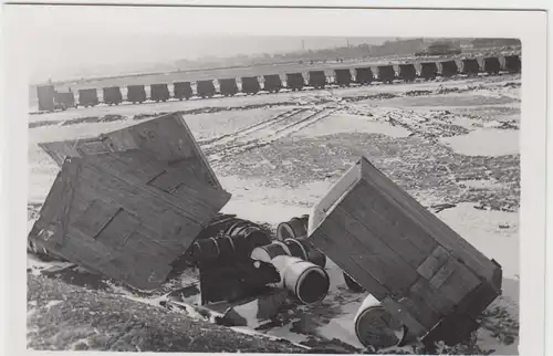 (F7312) Orig. Foto Baustelle der Firma Thosti, eingefallenes Lagerhäuschen, lang