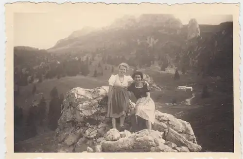 (F7255) Orig. Foto junge Damen auf Felsen, 1939