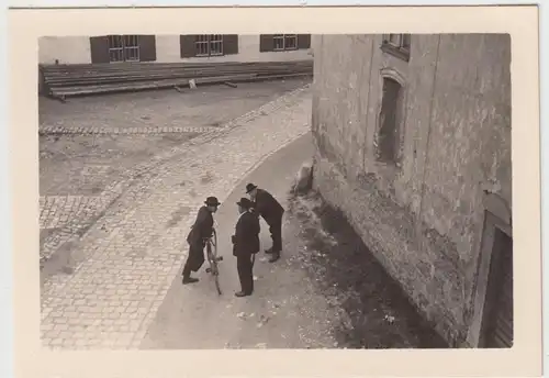 (F7237) Orig. Foto Eichstätt, Männer vor dem Wohnhaus nahe Wagnerei Stech 1939