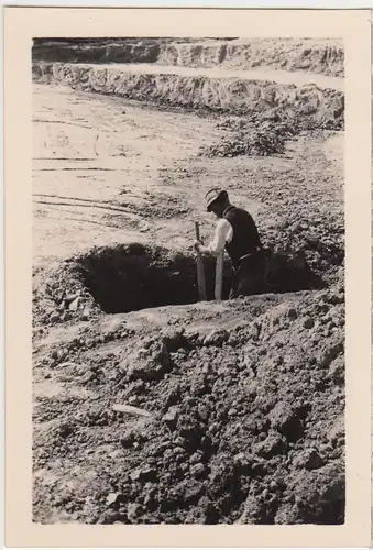 (F7229) Orig. Foto Baustelle der Firma Thosti, Baugrube, Arbeiter im Loch 1939