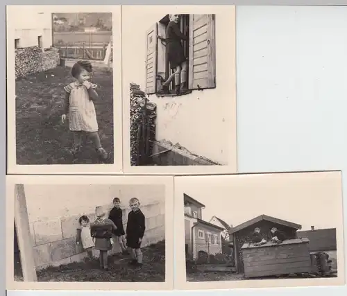 (F7202) 11x Orig. Foto Kinder spielen am Haus, Mädchen mit Schulranzen 1939