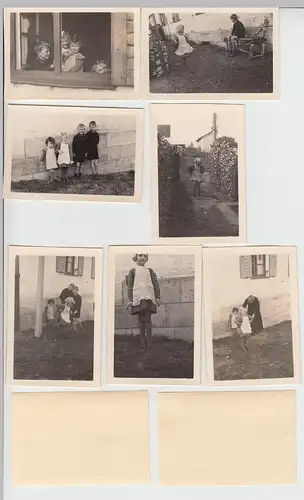 (F7202) 11x Orig. Foto Kinder spielen am Haus, Mädchen mit Schulranzen 1939