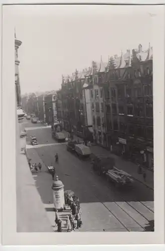 (F7134) Orig. Foto viele beladene Lkw mit Hänger ziehen durch eine Stadt 1938