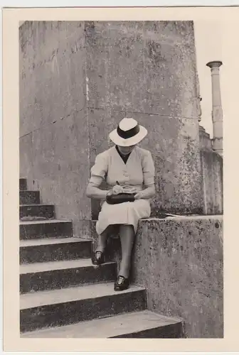(F7019) Orig. Foto Kelheim, Befreiungshalle, Frau sitzt auf Eingangstreppe 1938