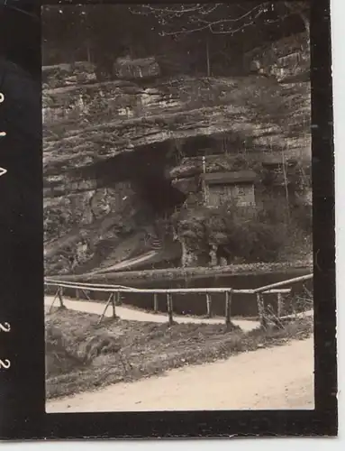(F6983) Orig. Mini-Foto Eingang in einen Felsen, Ausfahrt Pottenstein / Gößweins