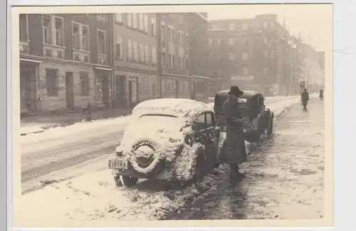 (F6962) Orig. Foto Straße in einer Stadt, verschneiter Pkw, 1938