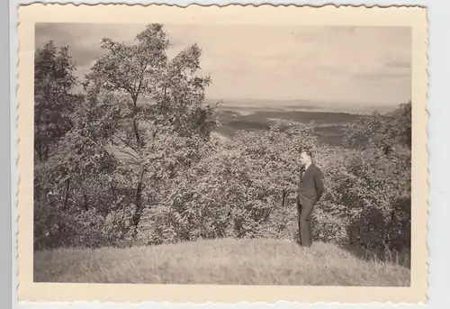 (F6883) Orig. Foto Herr auf einer Anhöhe, vermutl. Eichstätt o. Umgebung, Oktobe