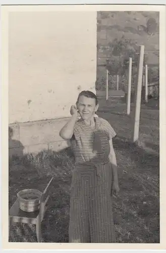 (F6859) Orig. Foto Frau im Garten eines Wohnhaus, vermutl. Eichstätt um 1937