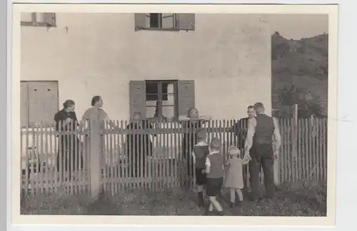 (F6857) Orig. Foto Personen an einem Wohnhaus, vermutl. Eichstätt um 1937