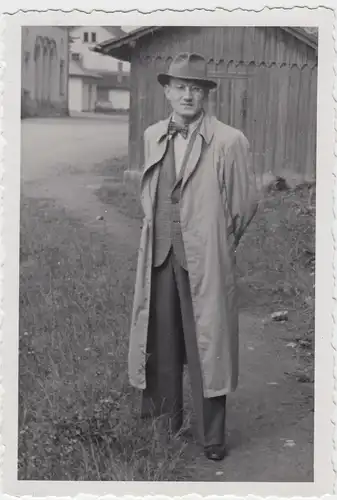 (F6848) Orig. Foto Herr in einem Ort, vermutl. Eichstätt um 1937
