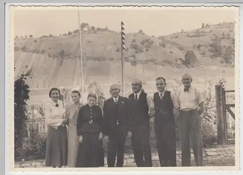 (F6844) Orig. Foto Personen vor einem Gartenzaun, vermutl. Eichstätt um 1937