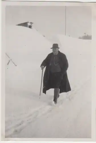 (F6656) Orig. Foto Herr schreitet im Schnee, 1935