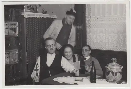 (F6584) Orig. Foto Personen am Tisch im Wohnzimmer, Bayern 1934