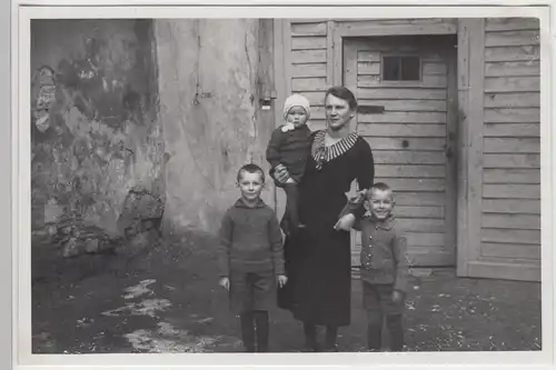 (F6568) Orig. Foto Eichstätt, Frau u. 3 Kinder am Hauseingang (nahe Wagnerei Ste