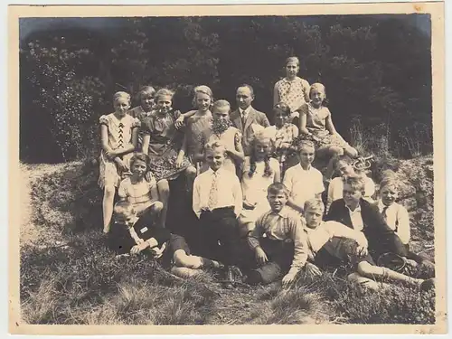 (F653) Orig. Foto Kindergruppe im Freien "Klassenausfahrt 1928"