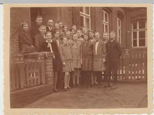 (F652) Orig. Foto Kindergruppe an Gebäude, 1929