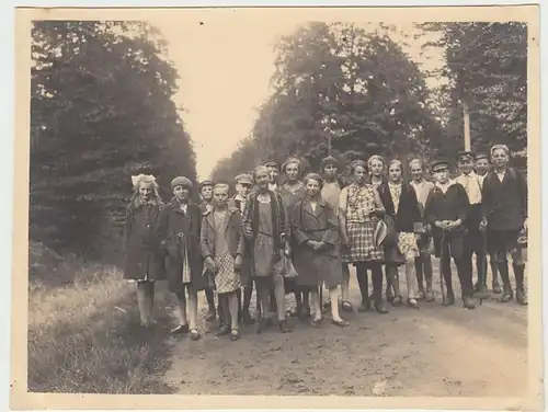 (F651) Orig. Foto Kindergruppe auf Wanderschaft "Beim Marschieren" 1928