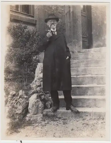 (F6295) Orig. Foto Herr auf Treppe "Vater Kratz" 1920er