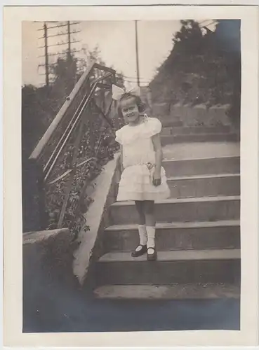 (F6294) Orig. Foto Mädchen auf der Treppe, 1924