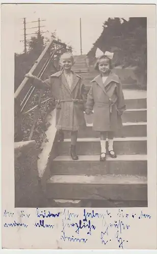 (F6293) Orig. Foto 2 Mädchen auf der Treppe, 1924