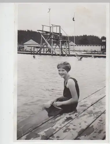 (F6248) Orig. Foto Schwimmbad Finsterbergen, Mädchen am Wasserrand, 1929
