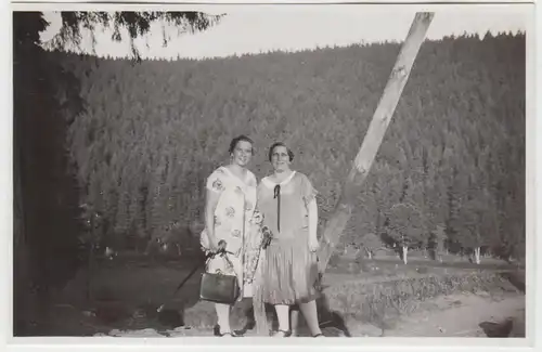 (F6222) Orig. Foto Finsterbergen, Leinatal, Frauen, Spaziergang 1929