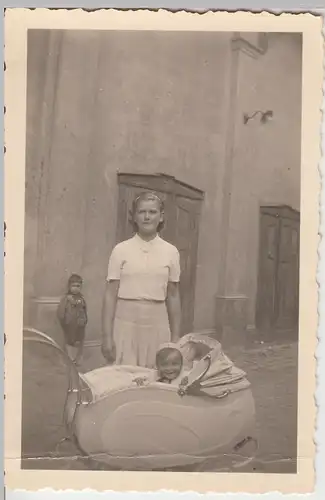 (F6164) Orig. Foto Mädchen Waltraut m. Kind Wolfgang im Kinderwagen 1940