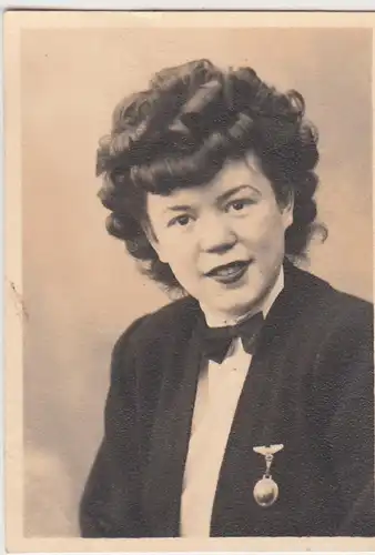 (F6025) Orig. Foto Porträt junge Frau Peggy 1946
