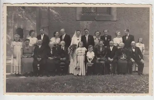 (F5996) Orig. Foto Hochzeit, Gruppenbild vor einem Haus, 13. Mai 1950