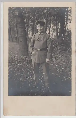 (F5923) Orig. Foto Porträt 1.WK Soldat im Wald, 1914-18