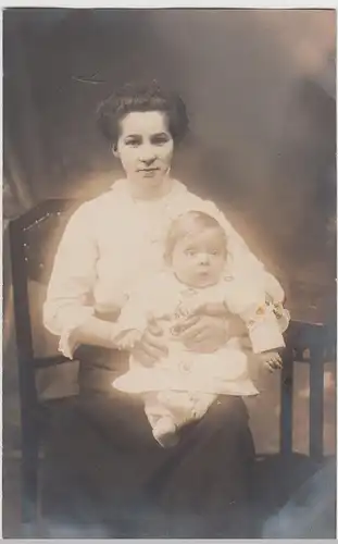(F5906) Orig. Foto Porträt junge Frau mit Kleinkind, Olbernhau vor 1945