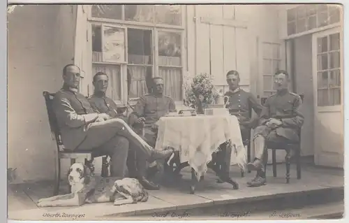 (F5871) Orig. Foto 1.WK Leutnant u. Oberleutnant am Tisch, 1917