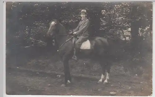(F5855) Orig. Foto junger Mann auf dem Pferd, vor 1945