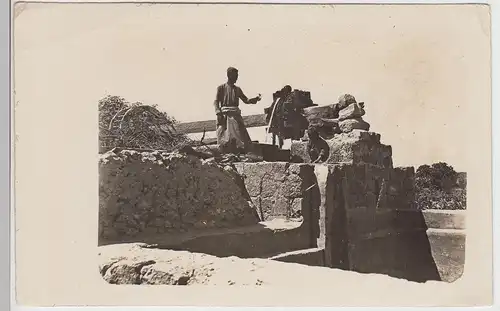 (F5836) Orig. Foto Brunnenanlage in Indien? Asien? Afrika? vor 1945