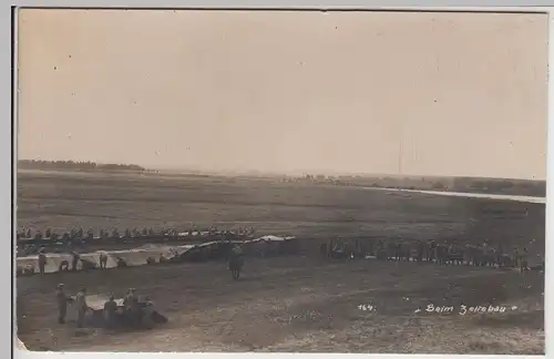 (F5807) Orig. Foto 1.WK Soldaten beim Zeltebau, großes Zeltlager